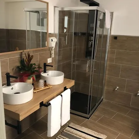 Donnarosahome 3* Oliveri
