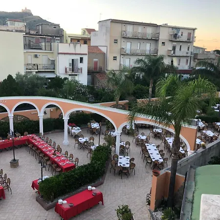 Donnarosahome 3* Oliveri